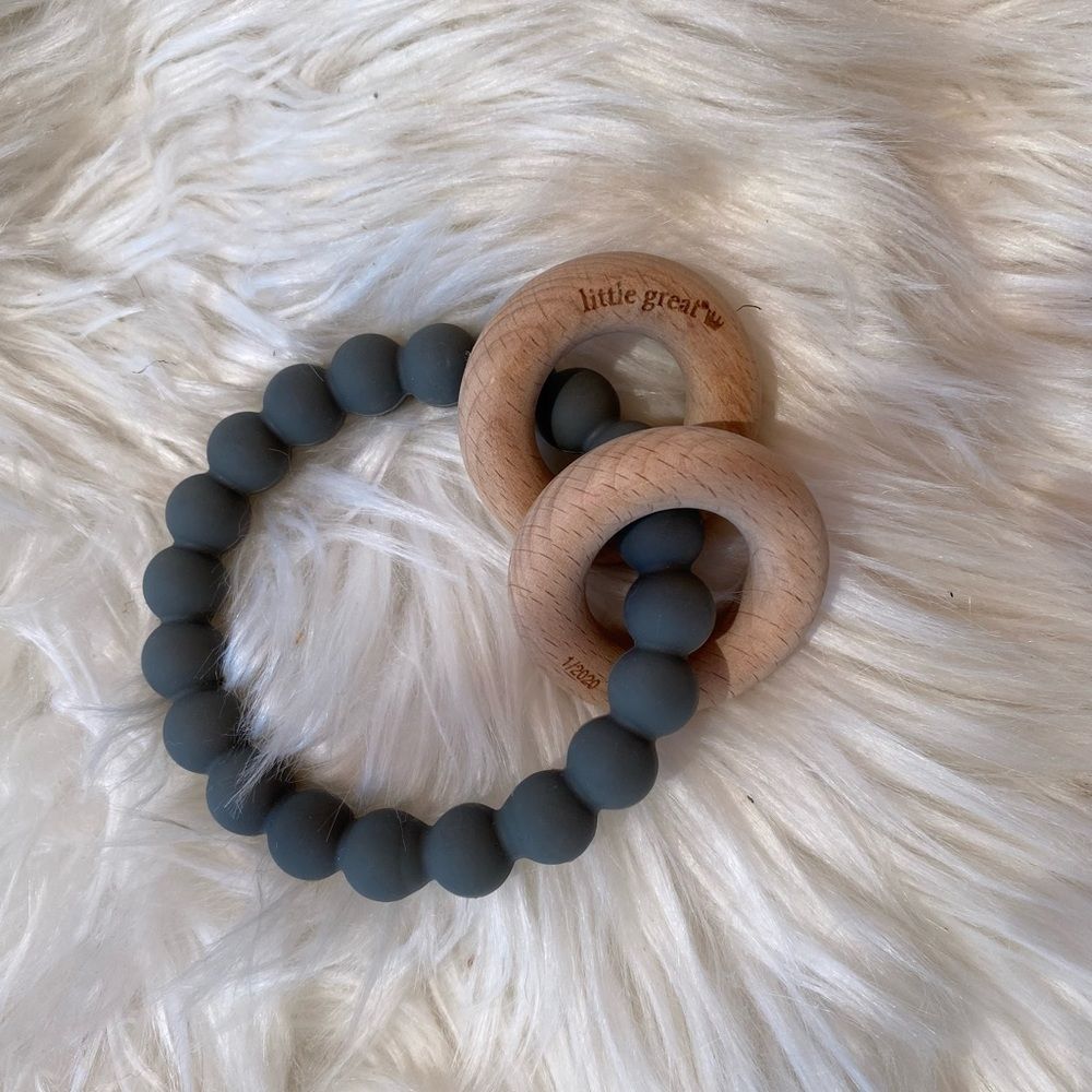 Rubber and wood teething ring
